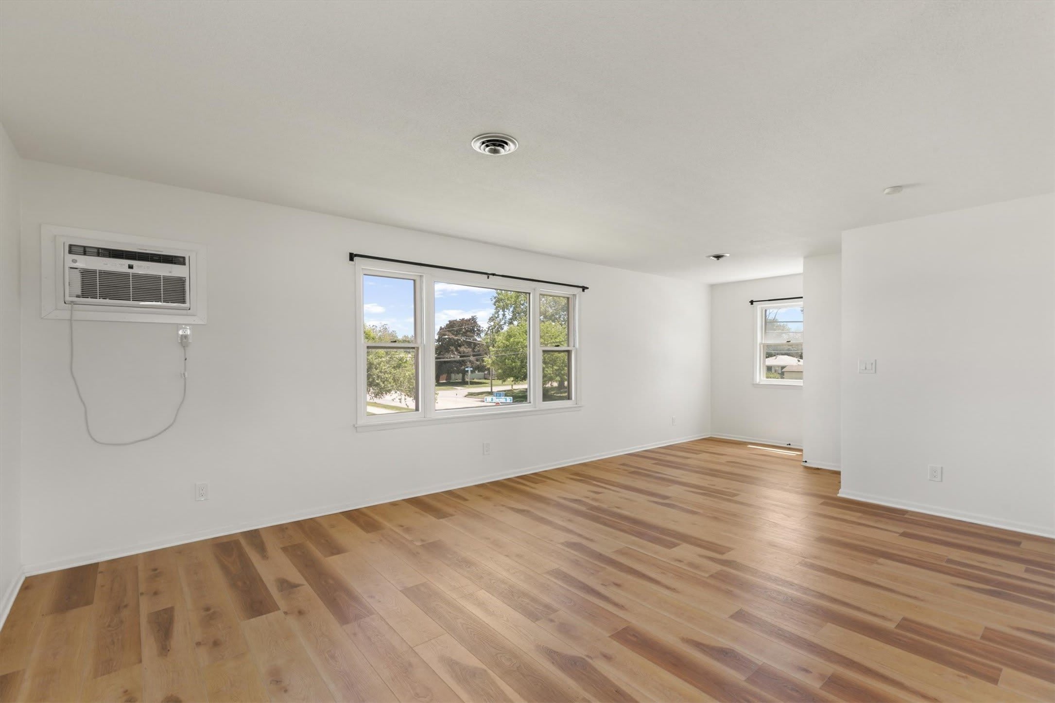 104 NW sharmin Drive – photo 3