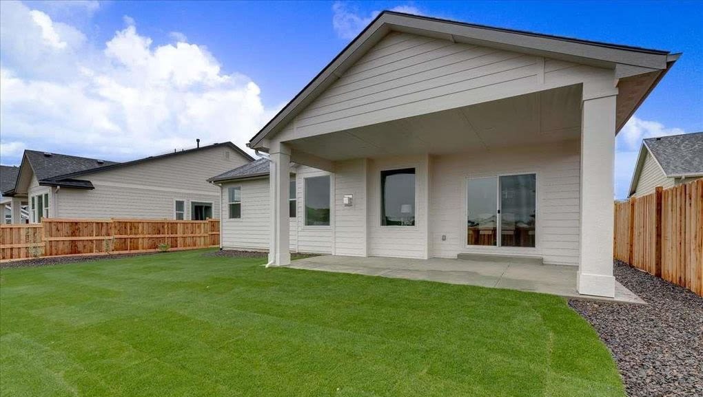 12067 North 19th Avenue – photo 2
