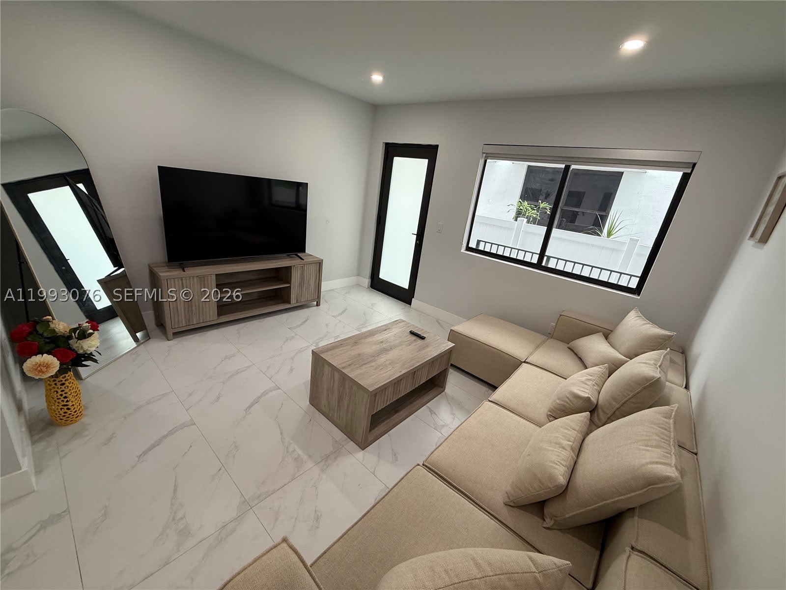 944 Jefferson Ave – photo 3