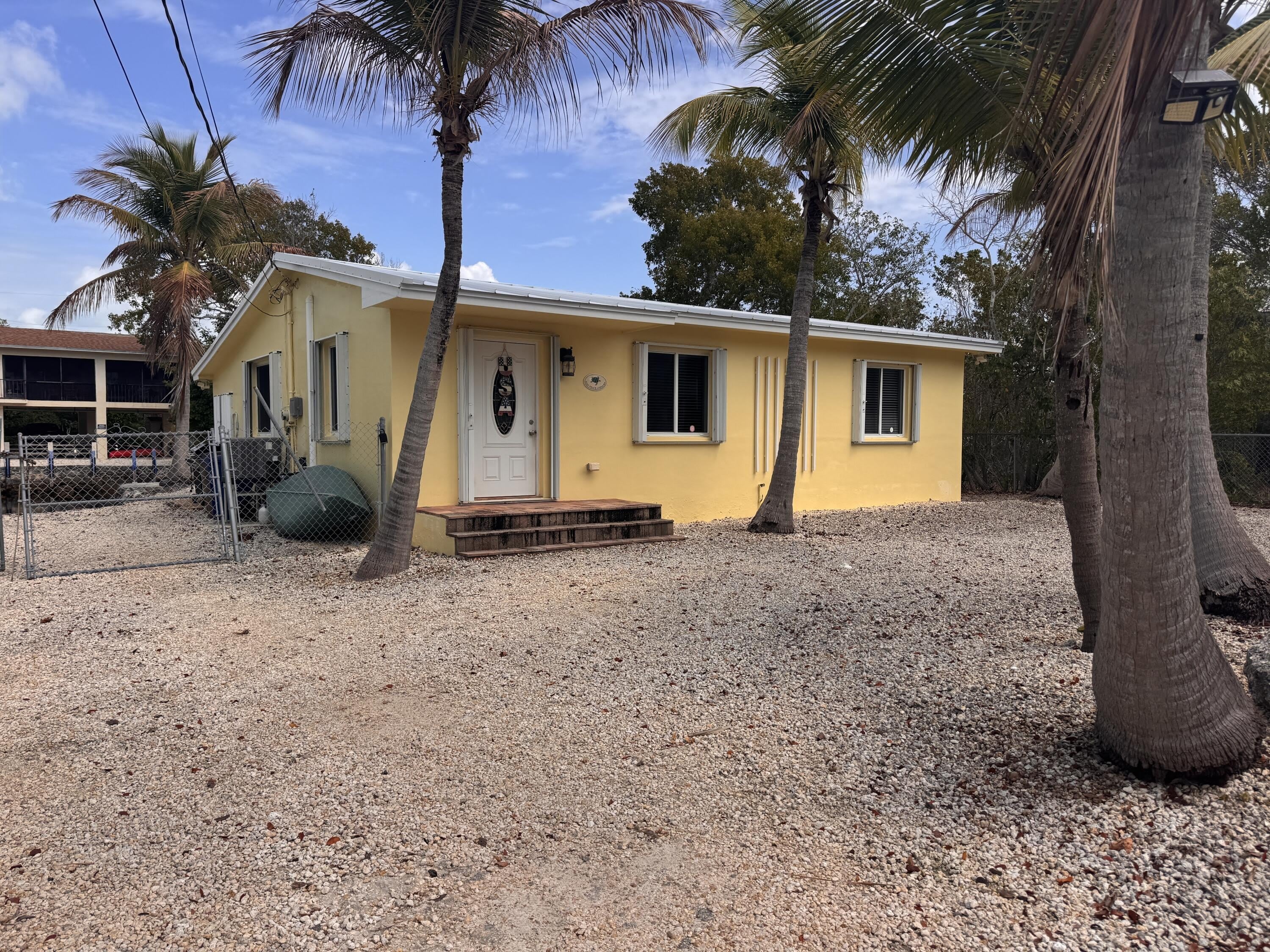 135 Peace Avenue – photo 1