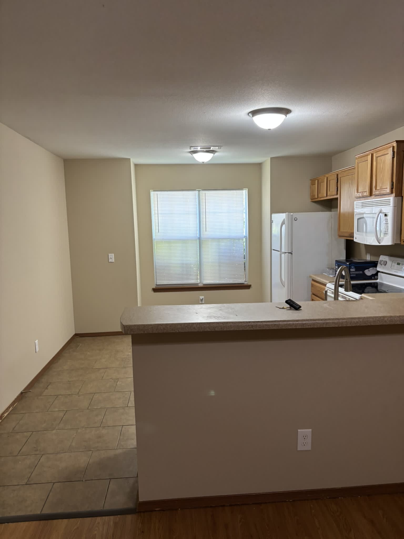 1202 Southwest Quartz Avenue – photo 3