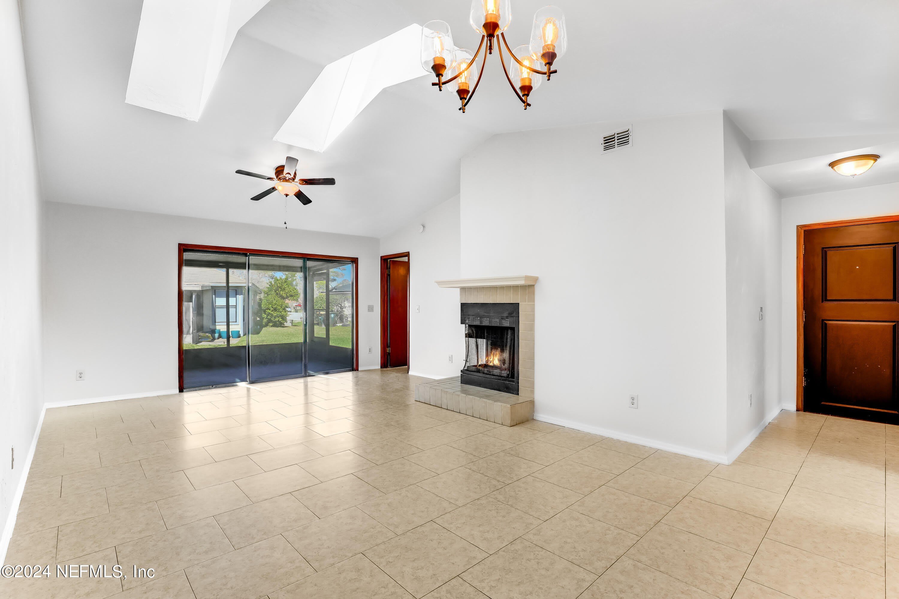 2366 BITTERNUT Way – photo 5