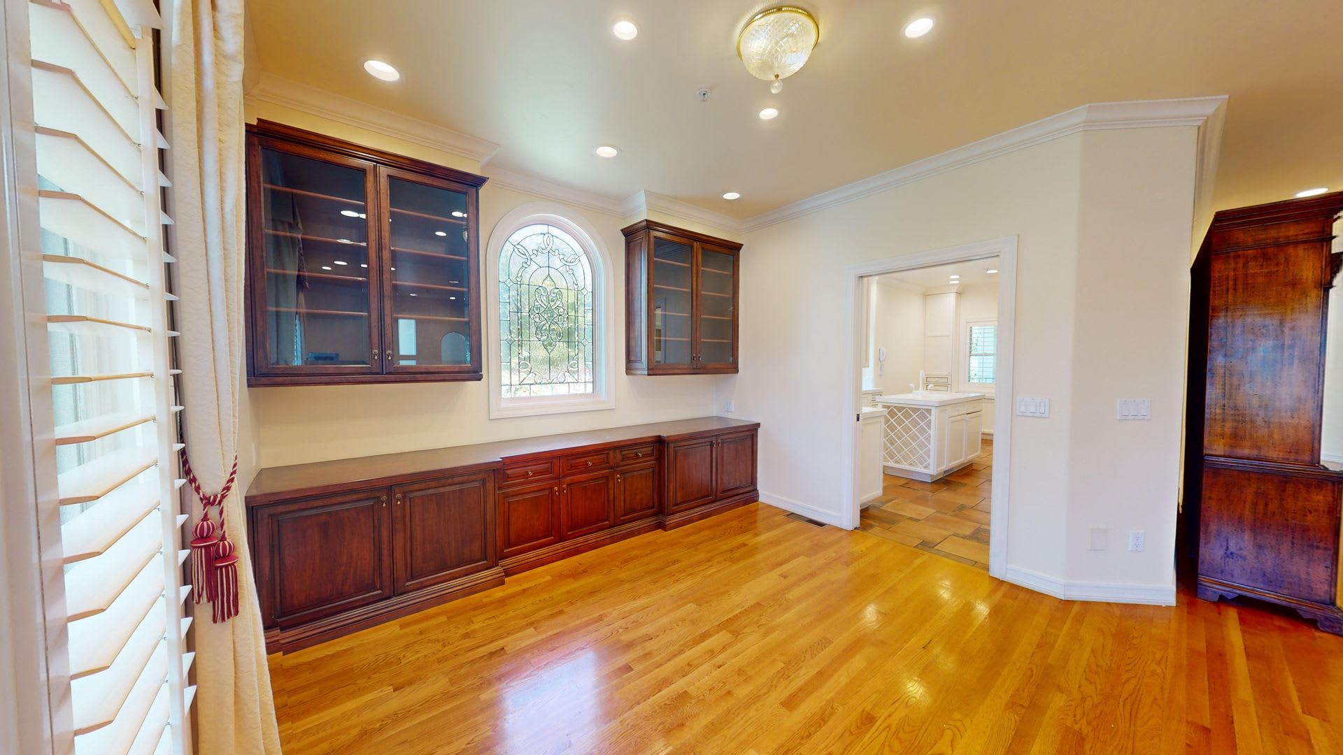 Spacious 4-bedroom 4.5 bath Home in a Gated Complex – photo 5