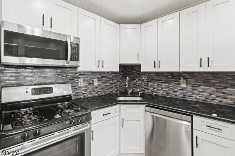 24 Amberly Ct – photo 5