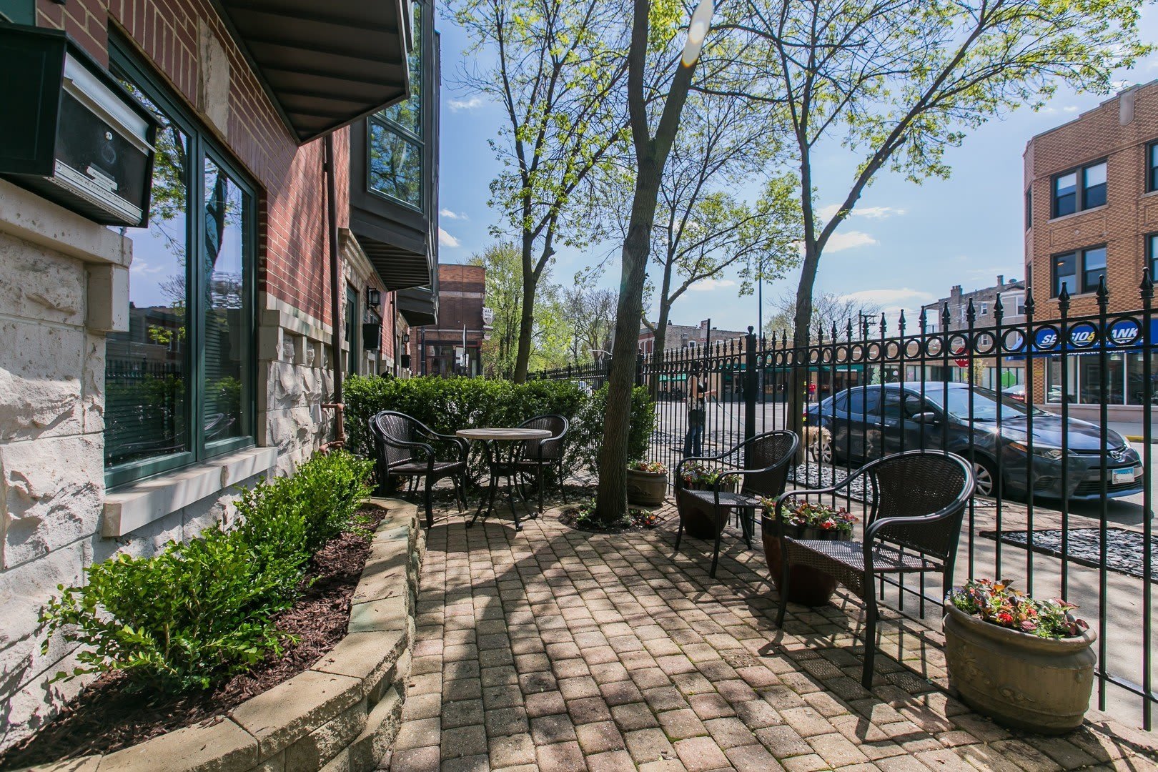 2005 N HOYNE Avenue – photo 3