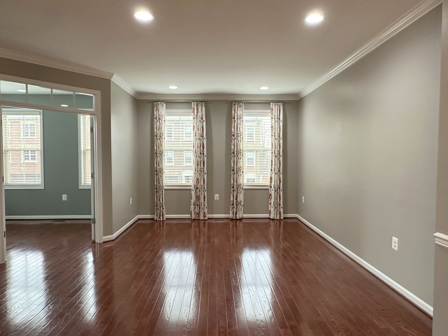 Gorgeous End Unit Garage Townhome In Brambleton for Rent! – photo 5