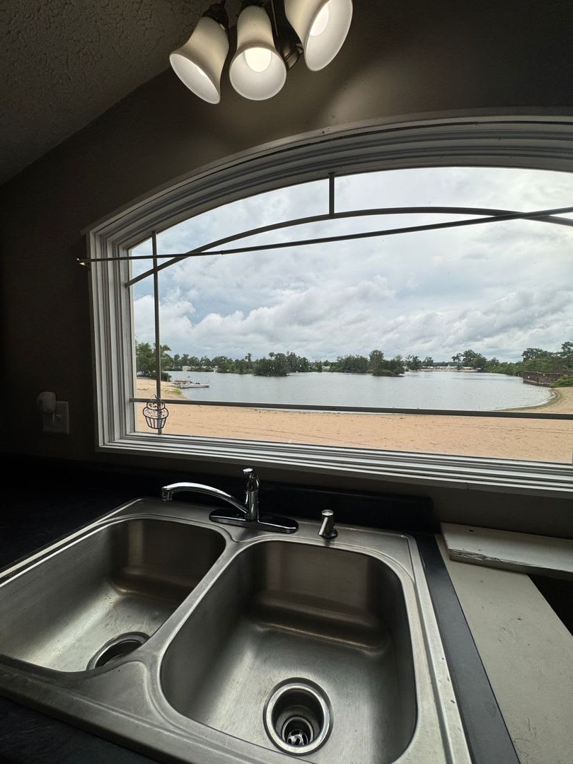 Super Cool 1 Bedroom House at Linoma Beach! – photo 2