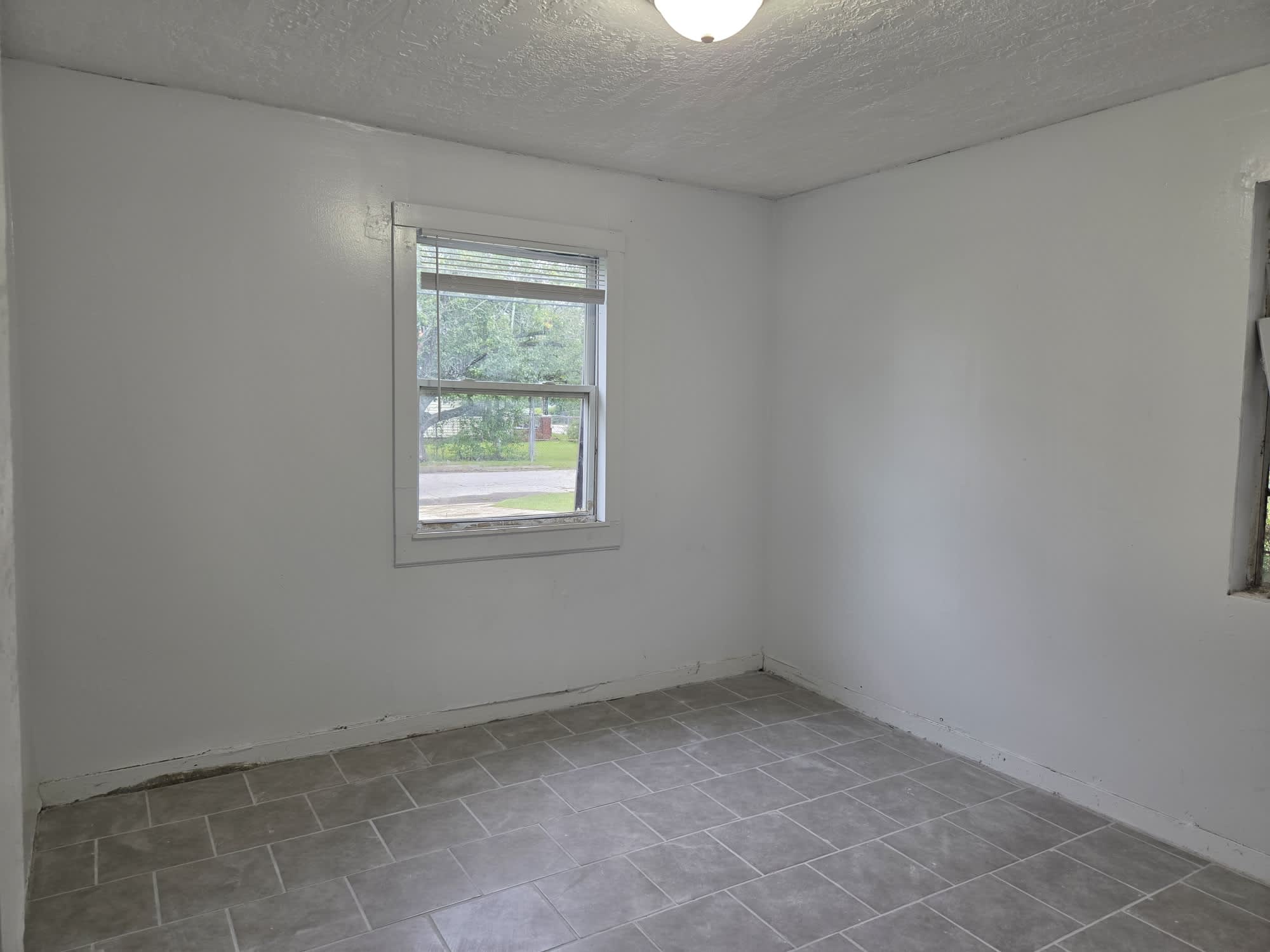 1669 Douglas Street – photo 5