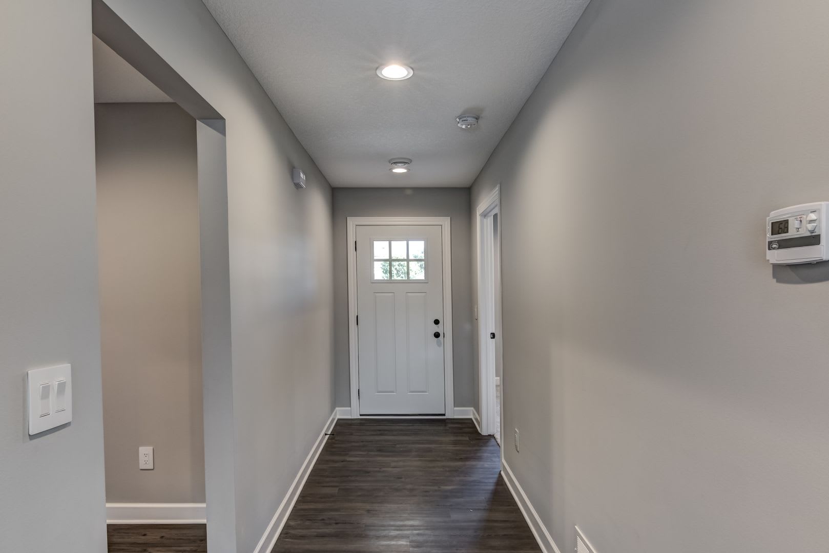 Convenient Location! 3 Bedroom Town Home – photo 4