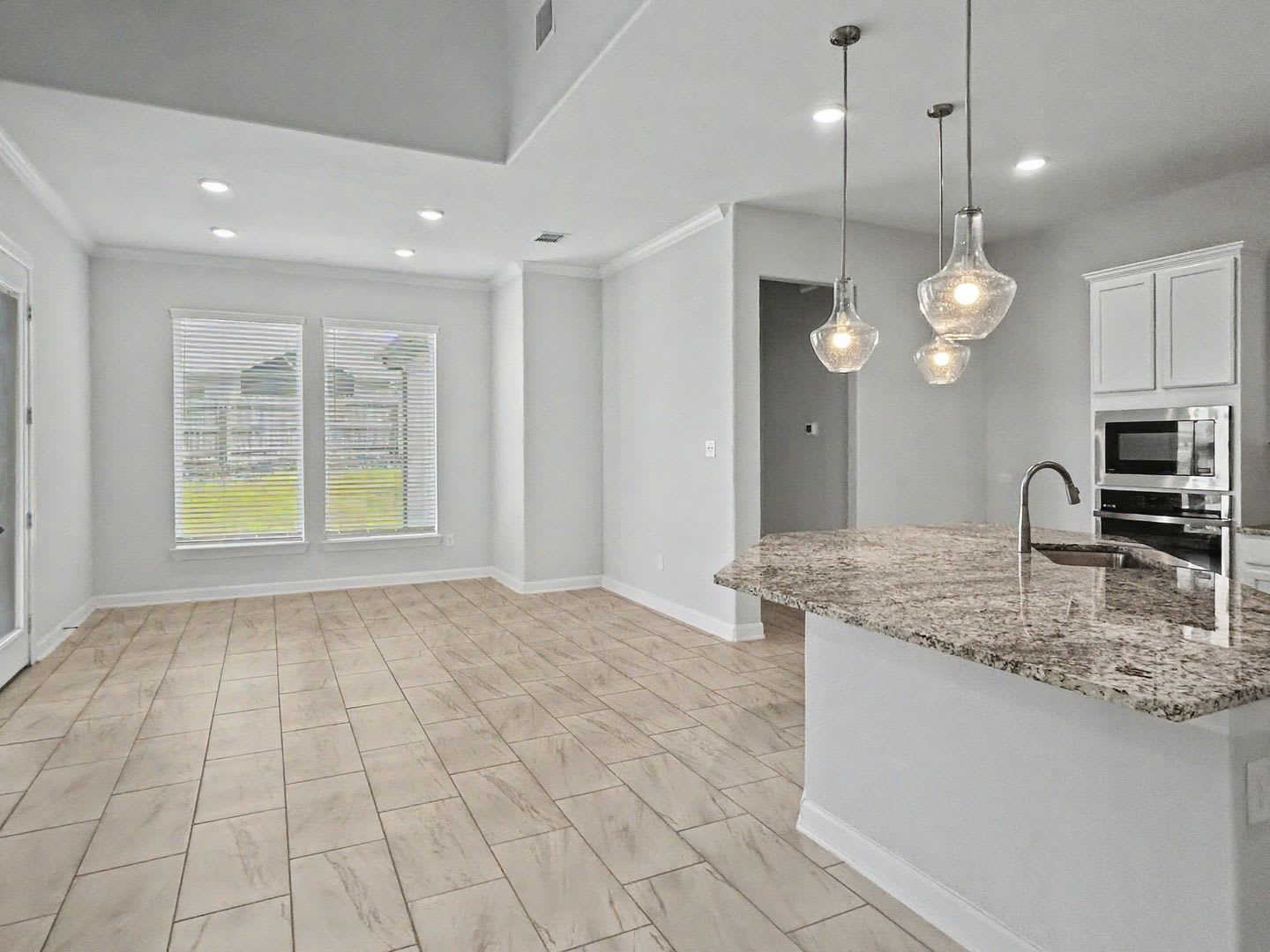 Modern Elegance in Cibolo Canyons – photo 3
