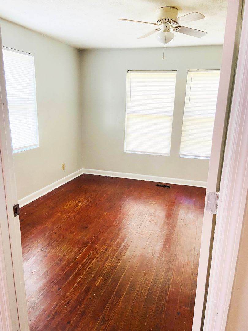 Three bedrooms/two bath House -READY NOW – photo 5