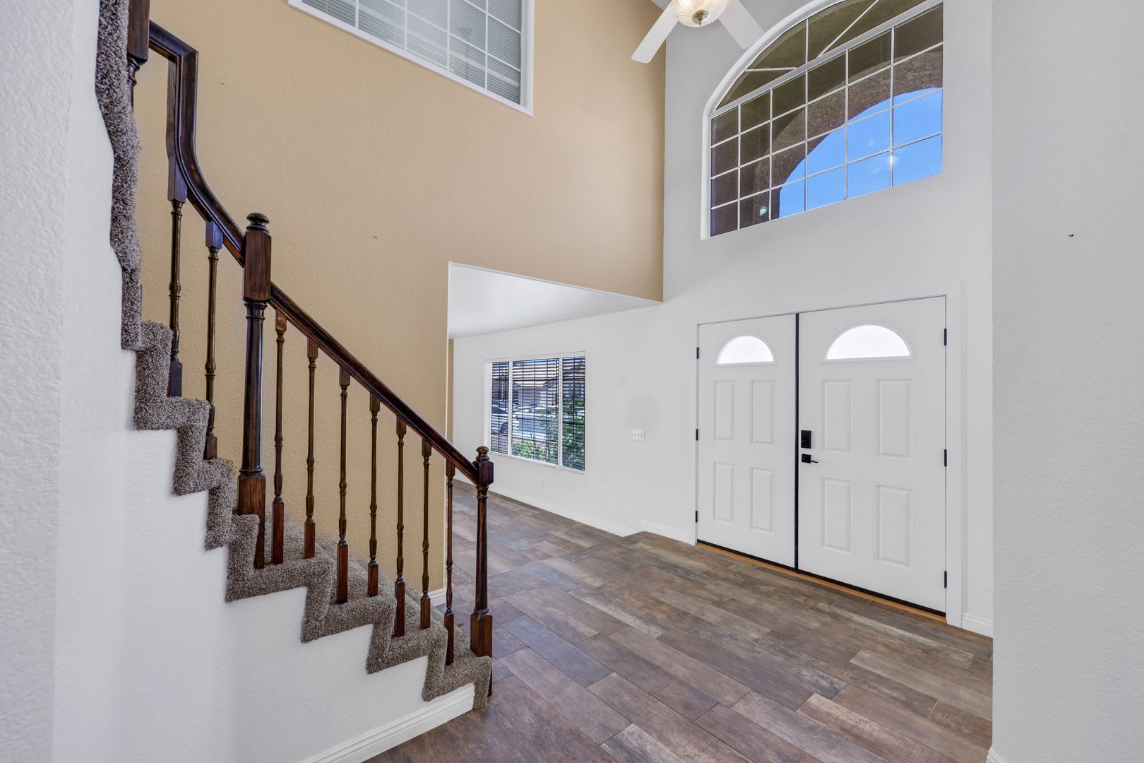 Large home with pool! – photo 2