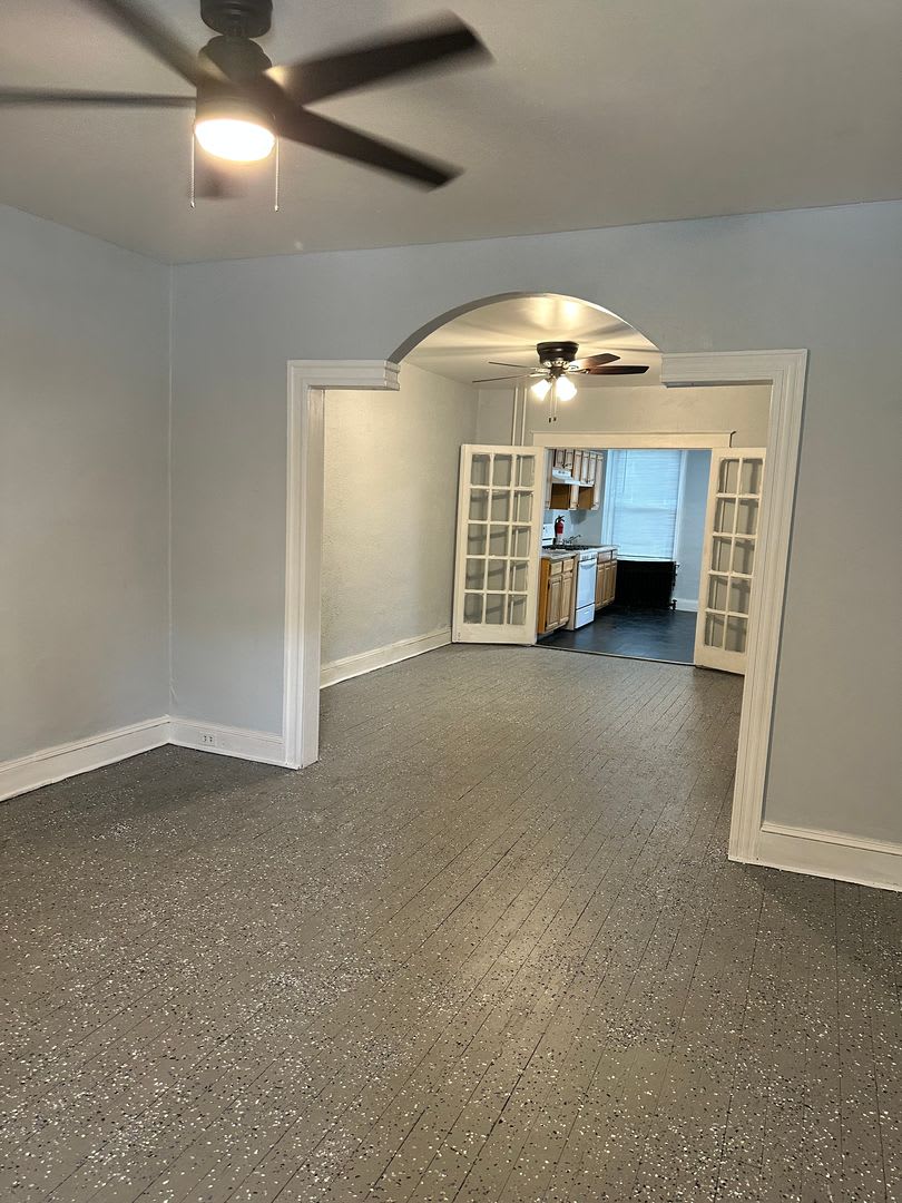 Spacious Home! Finished Basement! W/D! Available Now! – photo 1