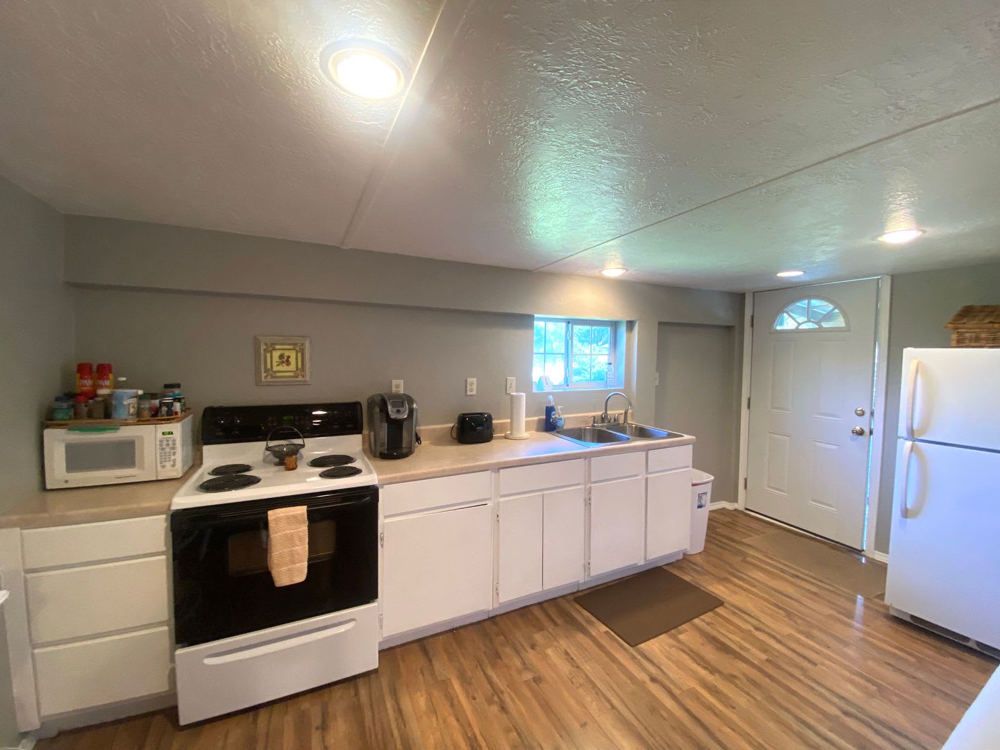 2 Bedroom Apartment Furnished All BILLS Paid – photo 1