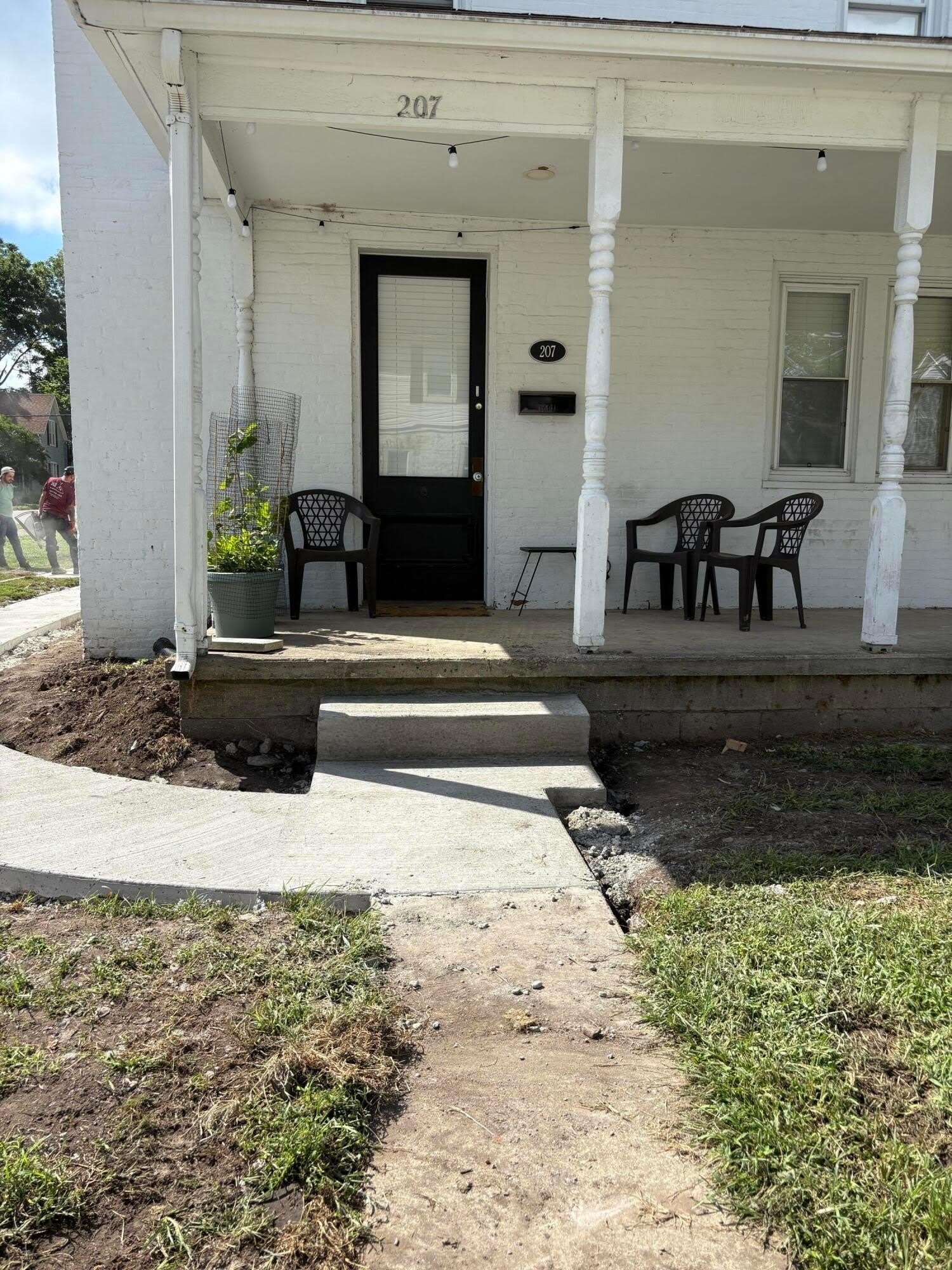203 E Reynolds Street E – photo 2
