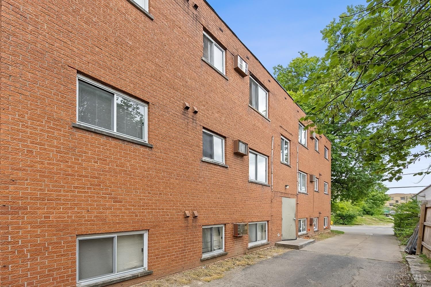 1522 Cedar Avenue – photo 2