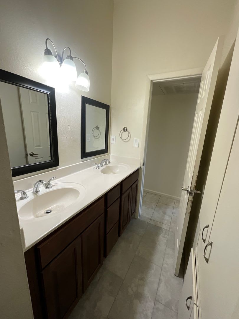 4 bedroom 2 bath North tempe area close to south Scottsdale – photo 3