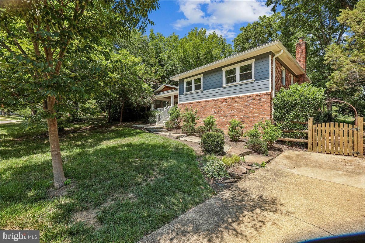 8109 BAINBRIDGE ROAD – photo 1