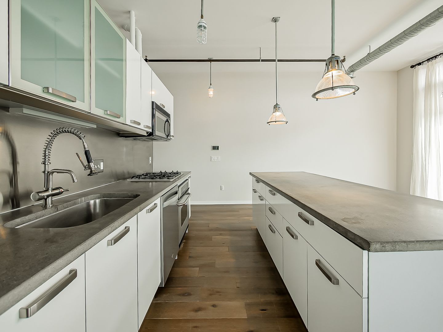 Modern Downtown Royal Oak Living! – photo 3