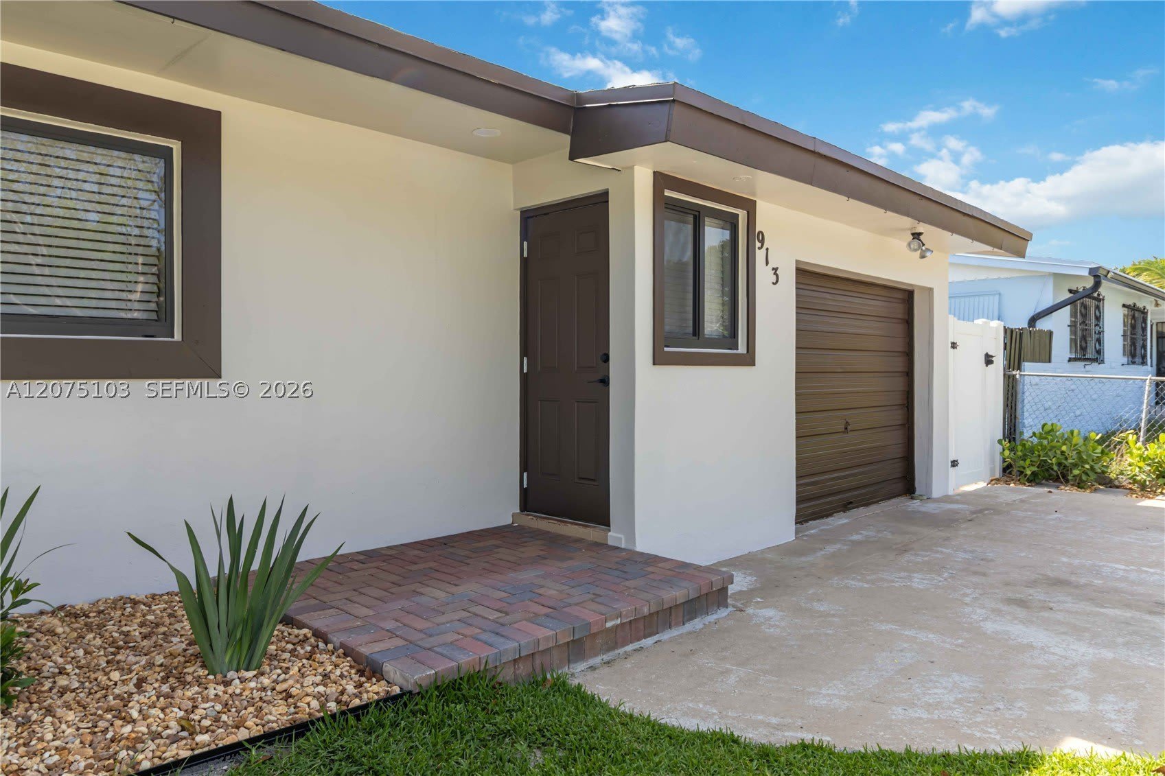 913 SW 49th Ave – photo 5