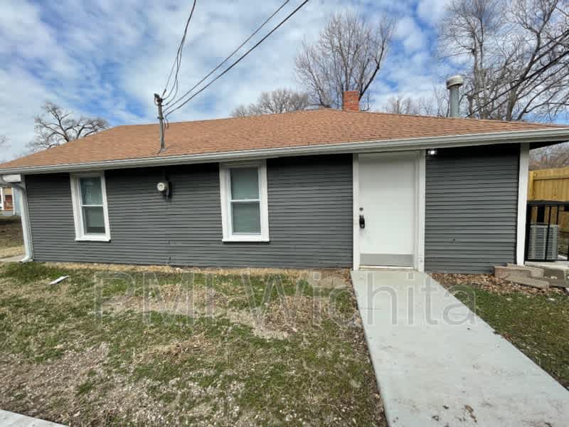 208 N Ash St – photo 1
