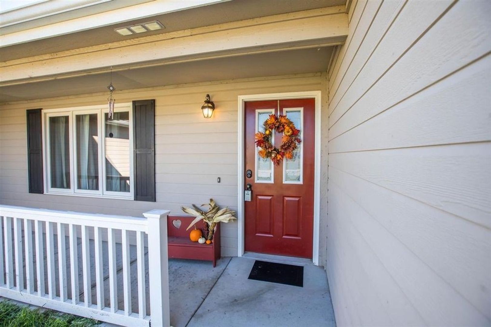 MINUTES FROM OGDEN GATE! LARGE BACKYARD! – photo 2
