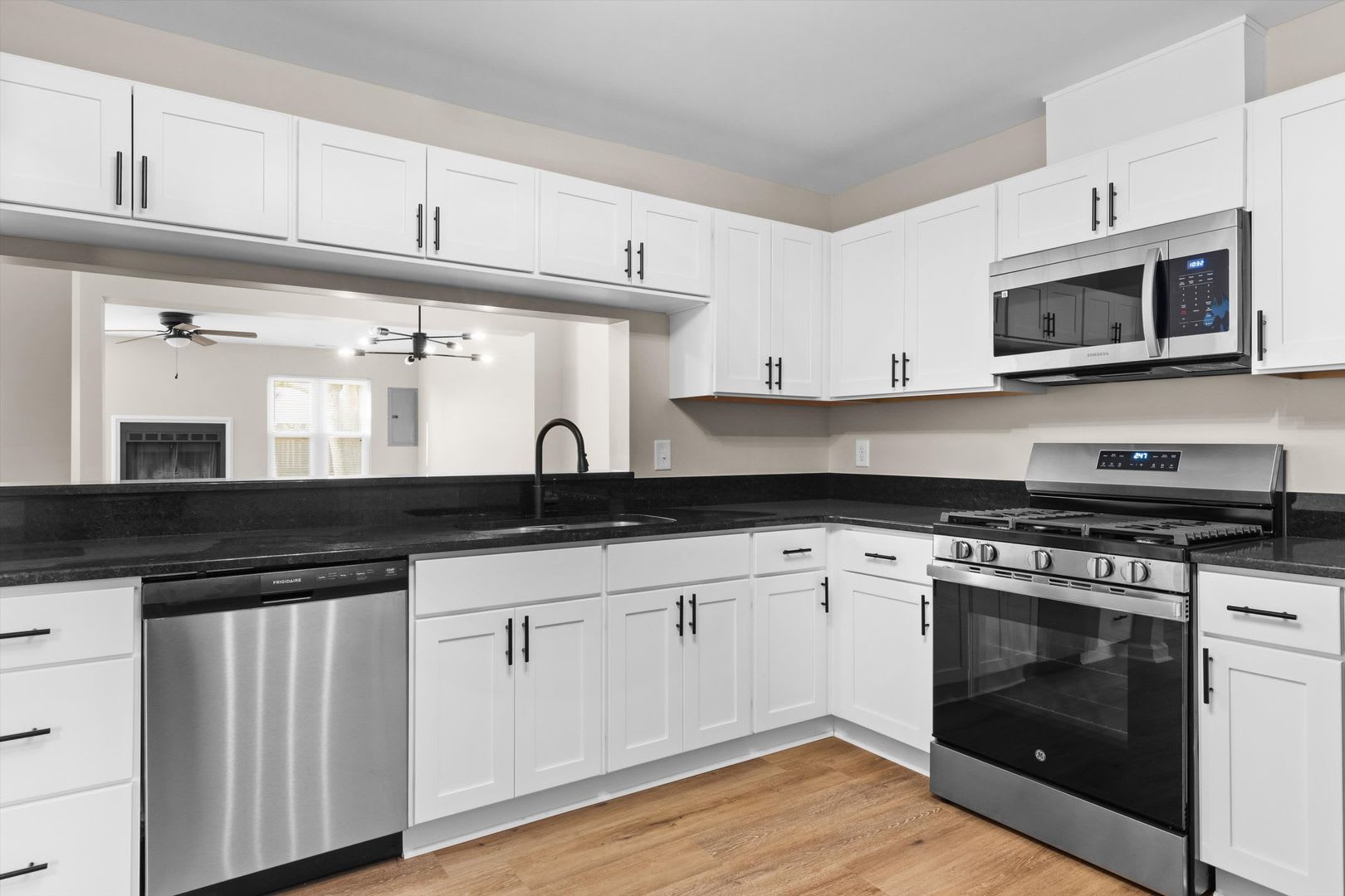 Stylish Living Meets Ultimate Convenience in This 3BR/2.5BA Ocean Lakes Townhome! – photo 2
