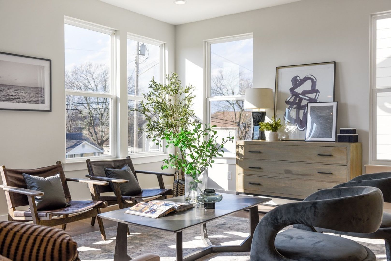 Beautiful Charlotte Park Townhome With Two Car Garage – photo 1