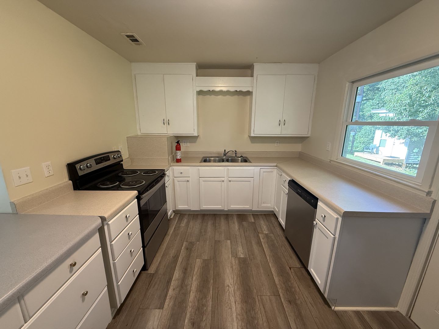 Remodeled 3 Bedroom Home In Boulevard Neighborhood – photo 5