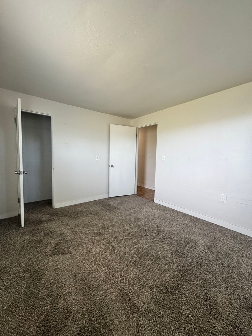 Occupied Do Not Disturb Tenants 3 Bedroom 1 Bathroom Remodeled Home W D Hookup Must See Inside – photo 3