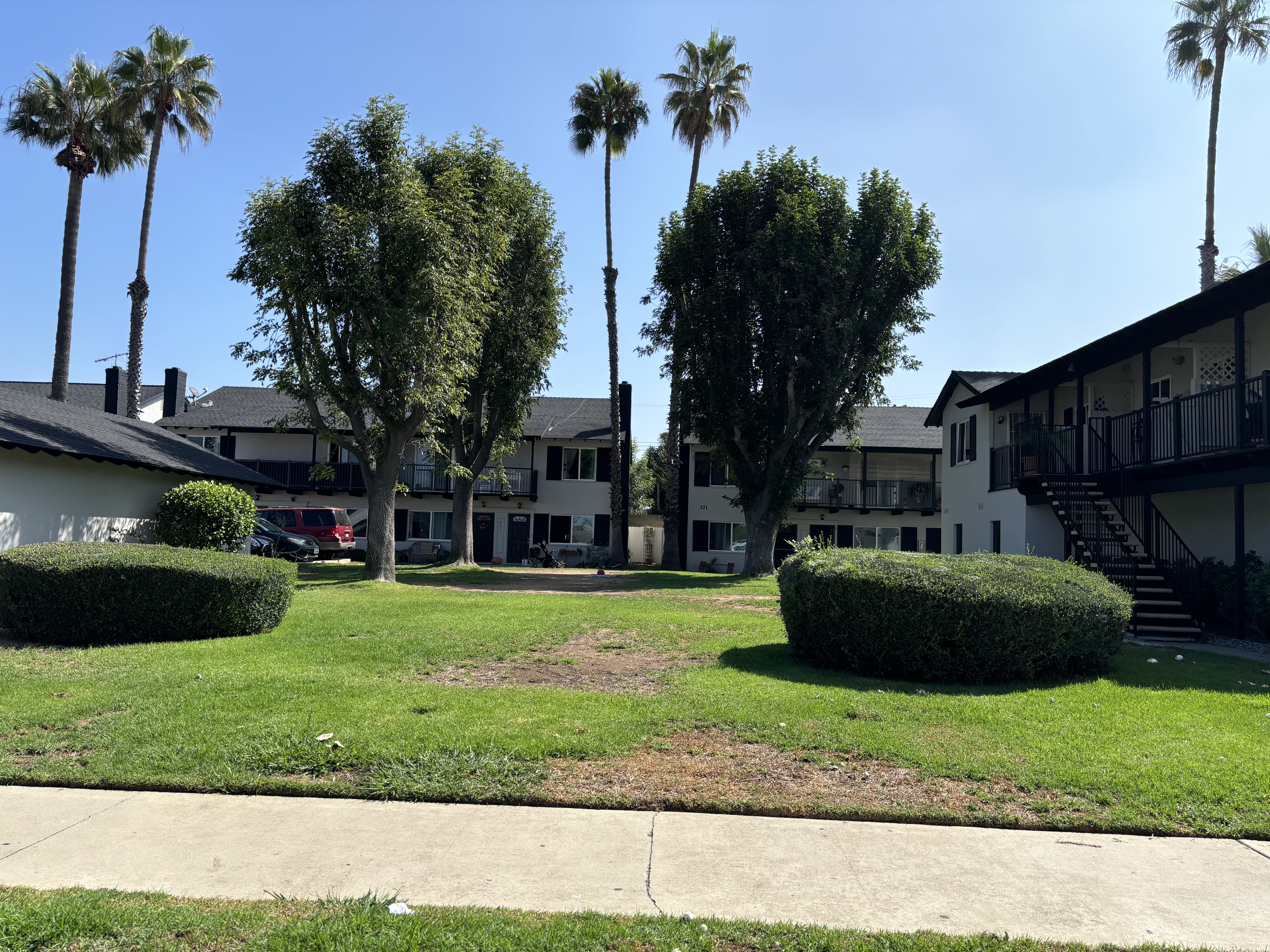 393 N Oak St – photo 3