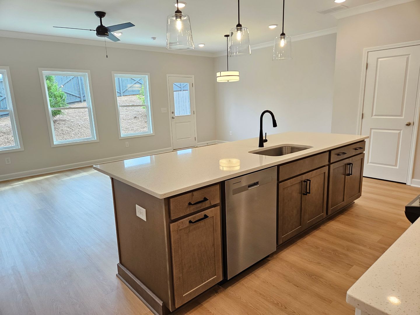 Don't miss out on this brand new 3 bed 2.5 bath Townhome located in Acworth – photo 4