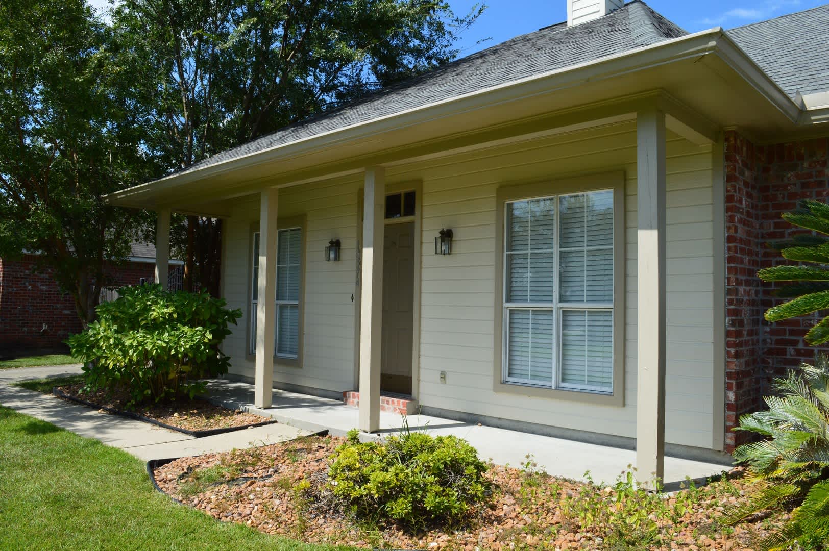 Great 3 Bedroom Home In Azalea Lakes First Month Free With 30 Day Move In – photo 3