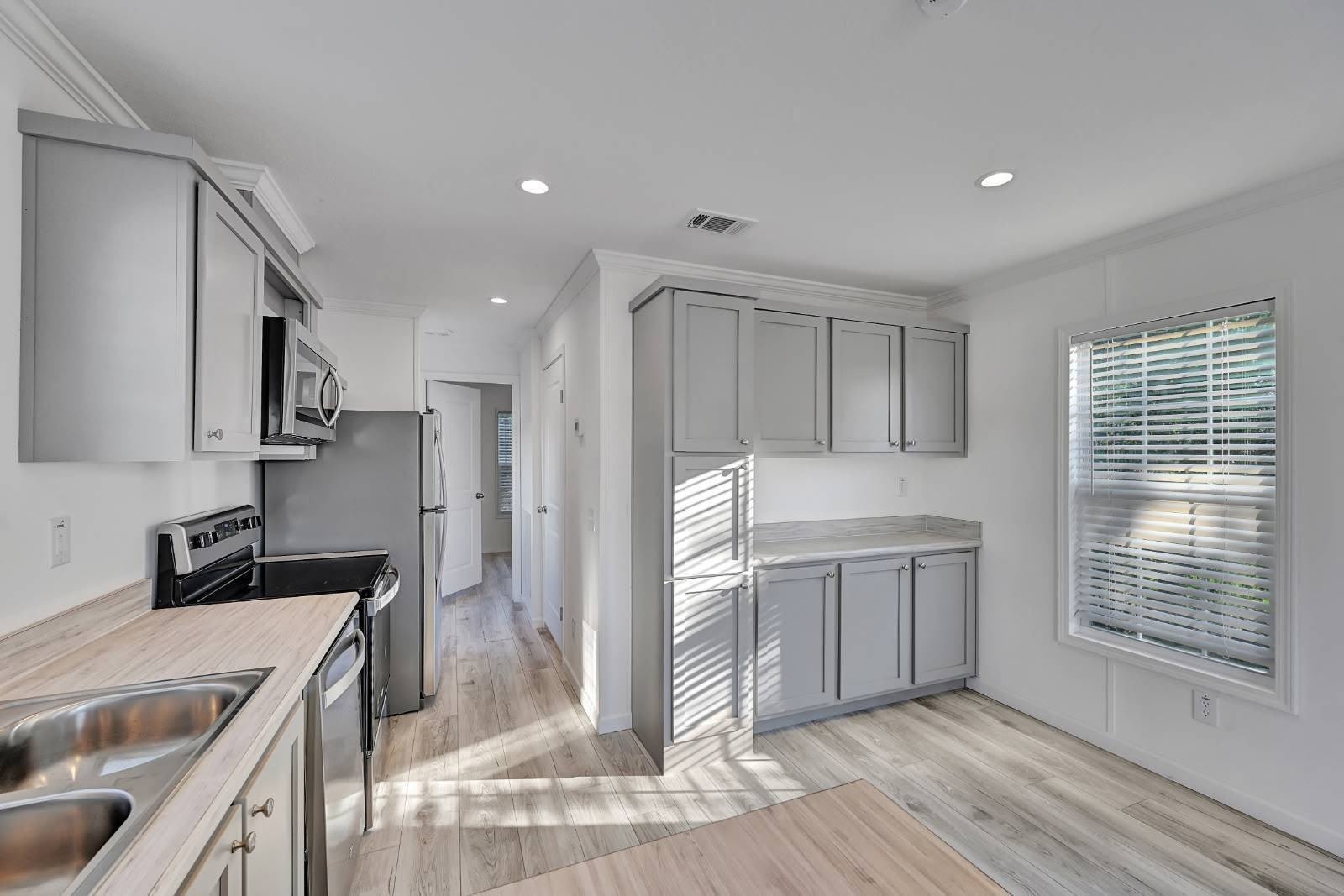 1701 Post Rd – photo 4