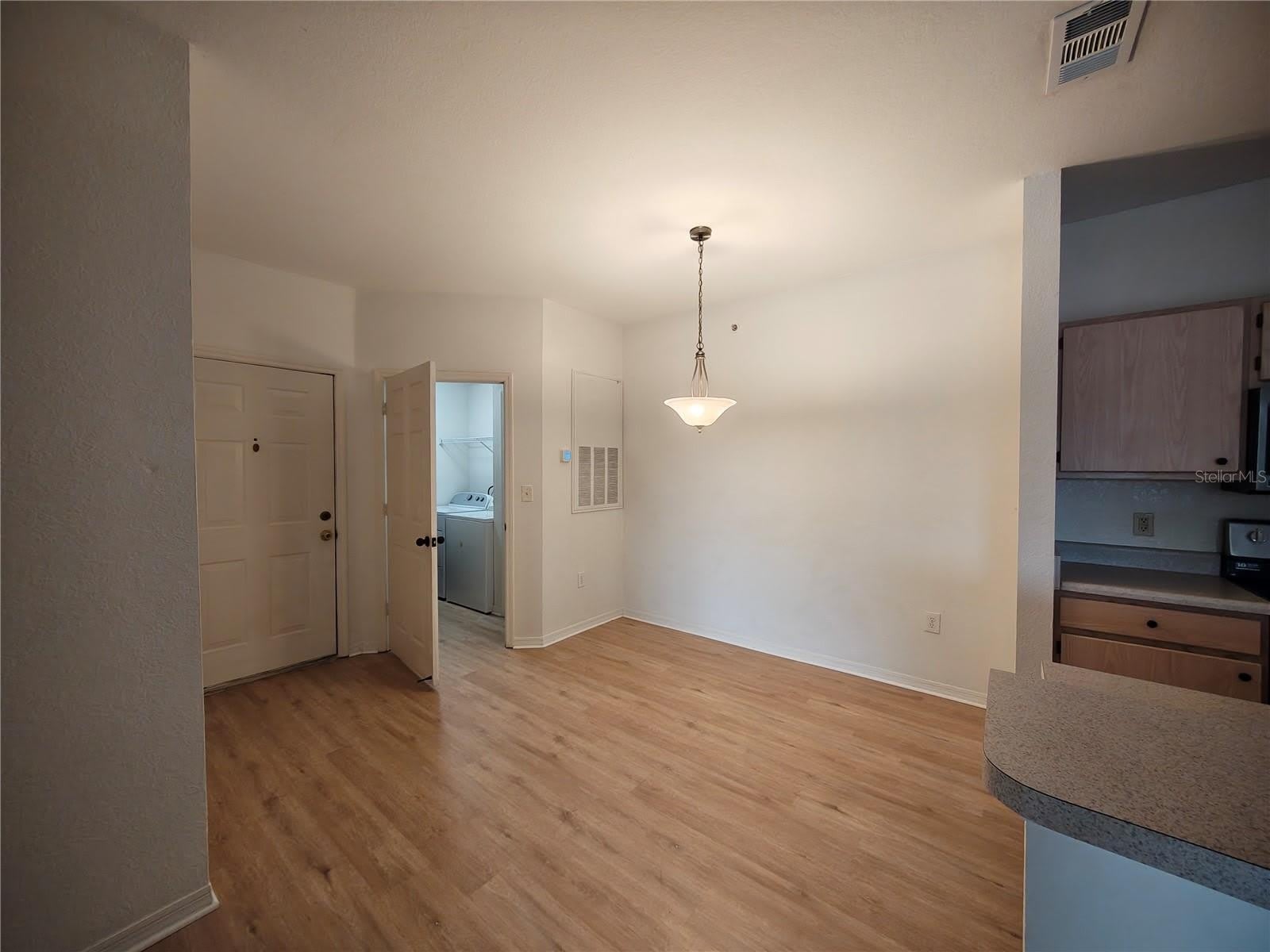 5471 VINELAND Road – photo 4