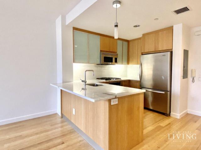 300 NORTH END AVE. – photo 3