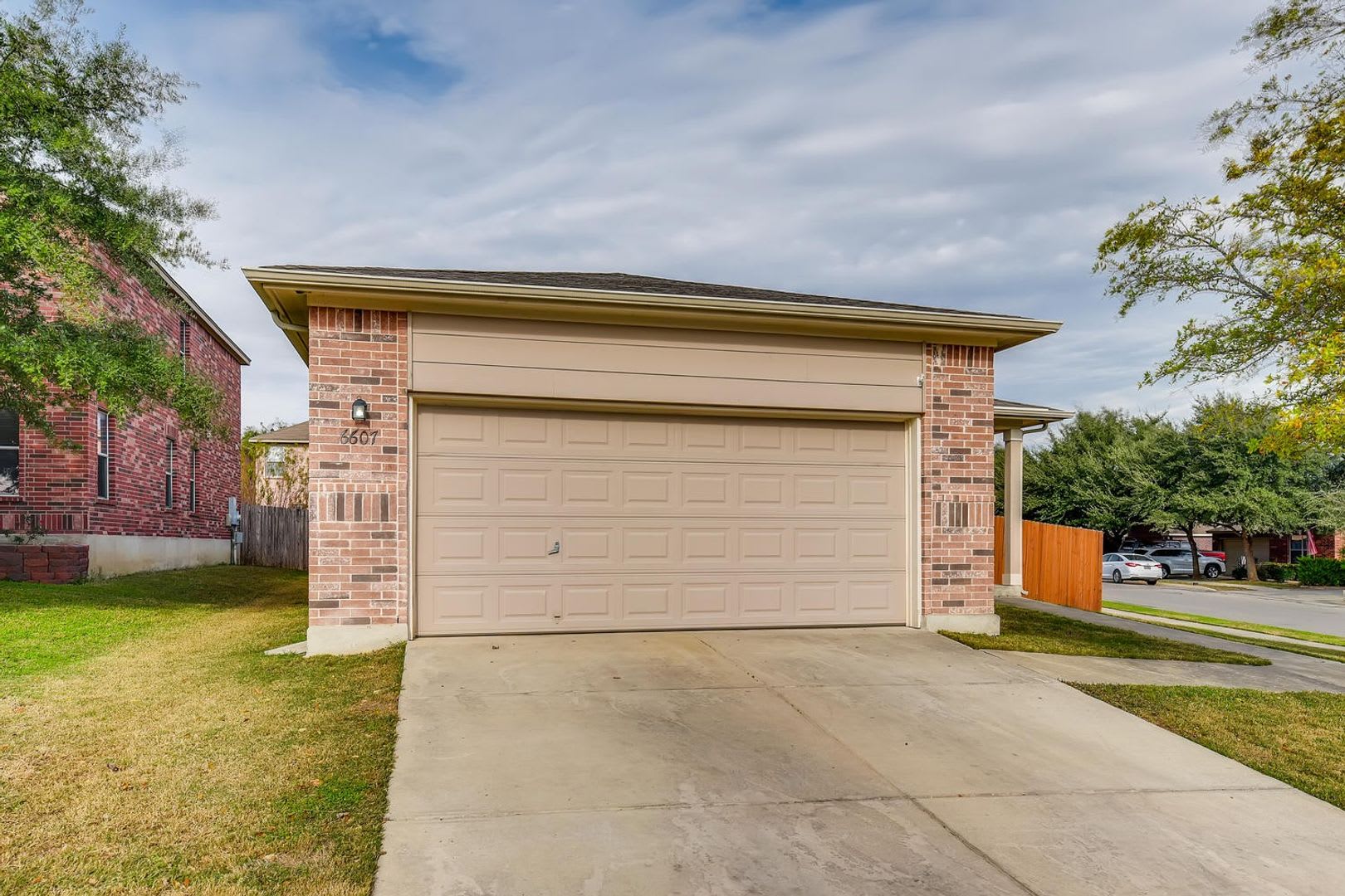3 BR/ 2 BA 1-Story in Live Oak, TX – photo 2