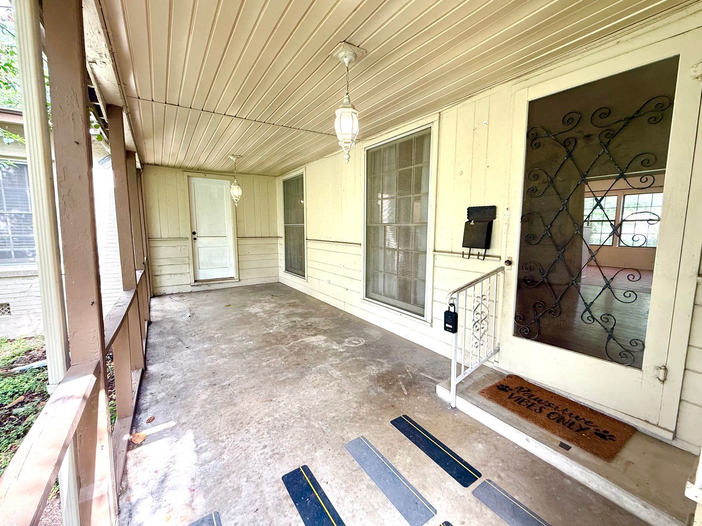 Application Received Move In Special Historic Charm Near Woodlawn Lake 3 Bed 2 Bath Home With Hardwood Floors – photo 2