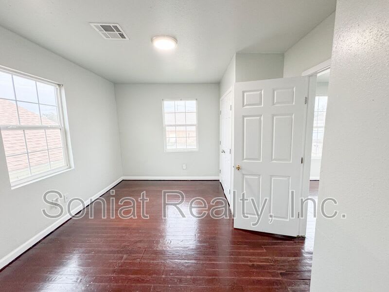 3433 LaSalle St. – photo 4
