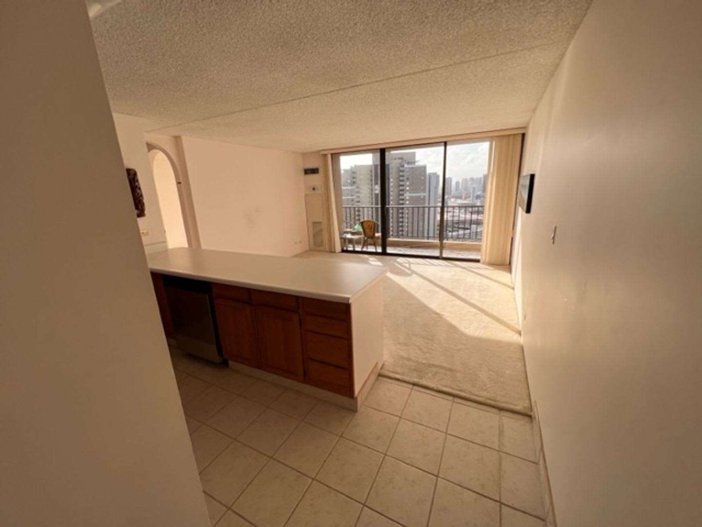 411 Hobron Lane #3704 – High-Floor Waikiki Rental – photo 5