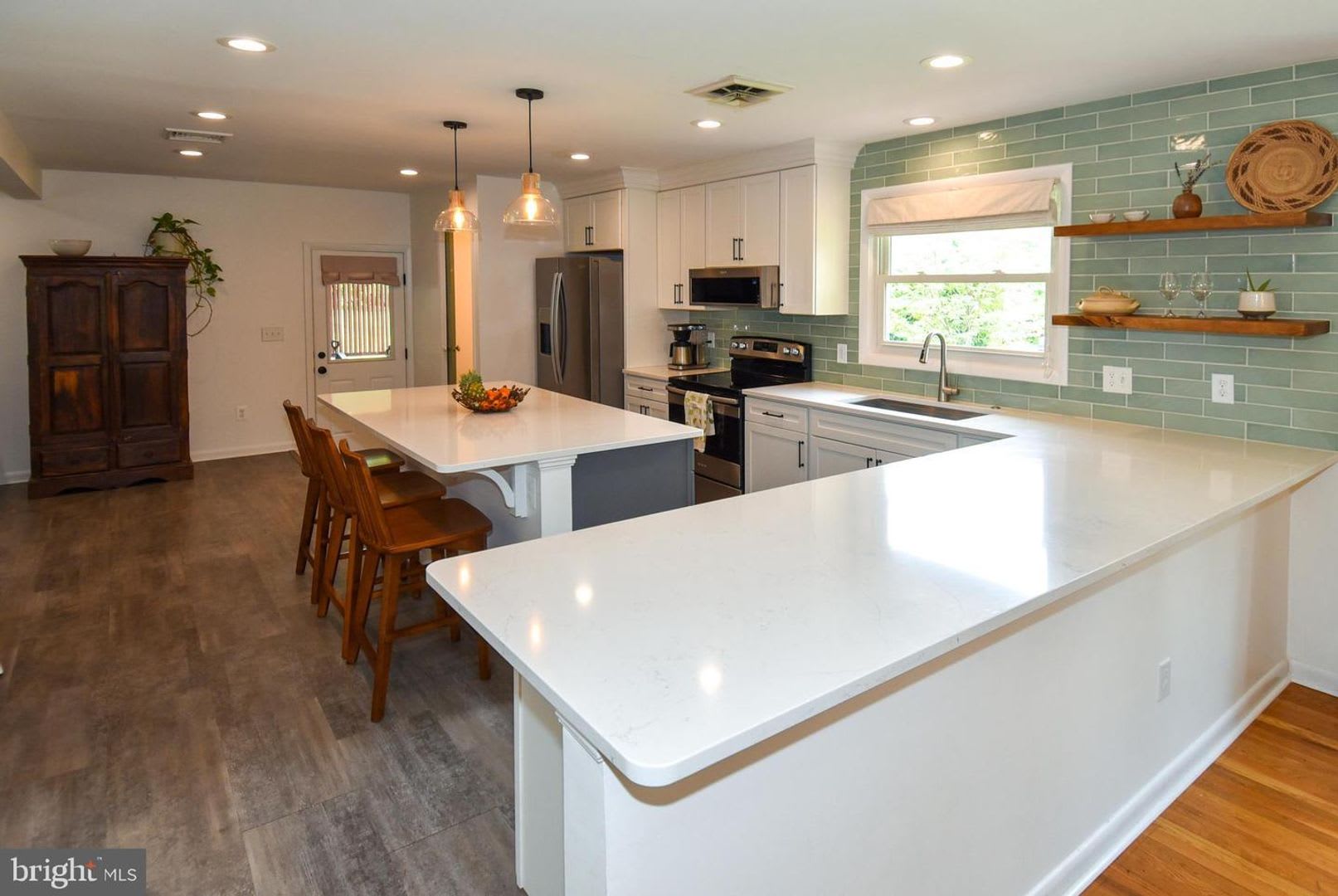 Charming and updated 1960's Rambler in the Town of Round Hill. 3 Bedrooms. 1.5 bathrooms. – photo 5