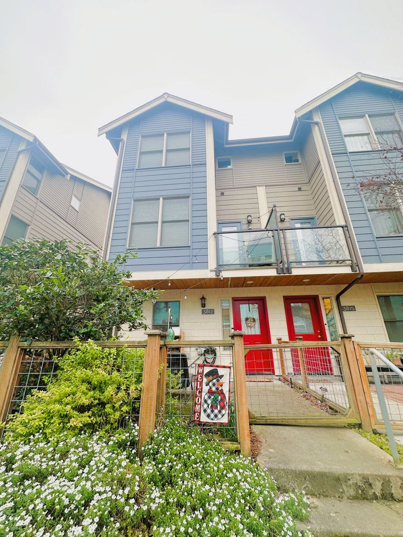 Beautiful 3 Bedroom Townhouse in South Seattle – photo 1