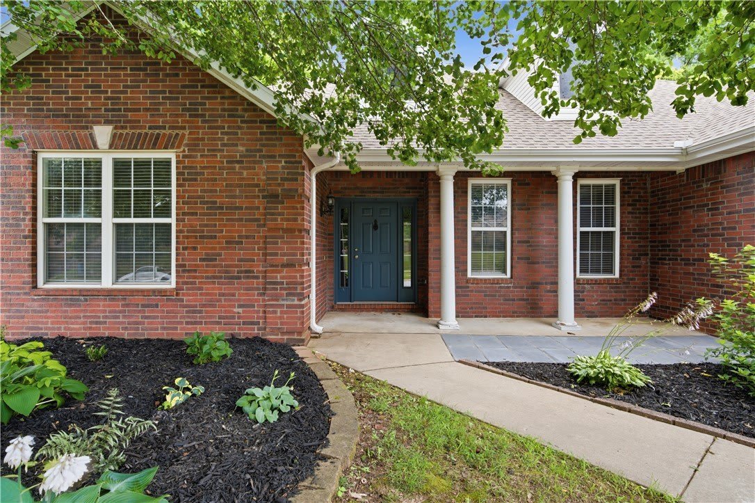 305 NW Palomino Street – photo 2