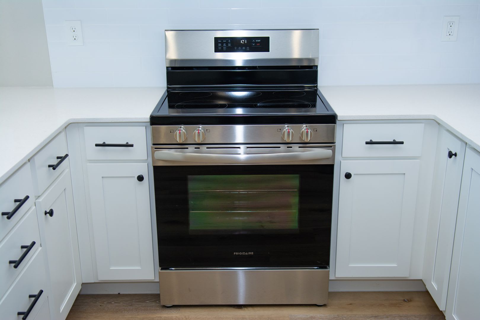 Free 50 Tv If Lease Signed By Aug 31St 3 Bed 2 5 Bath With Garage Townhome – photo 5