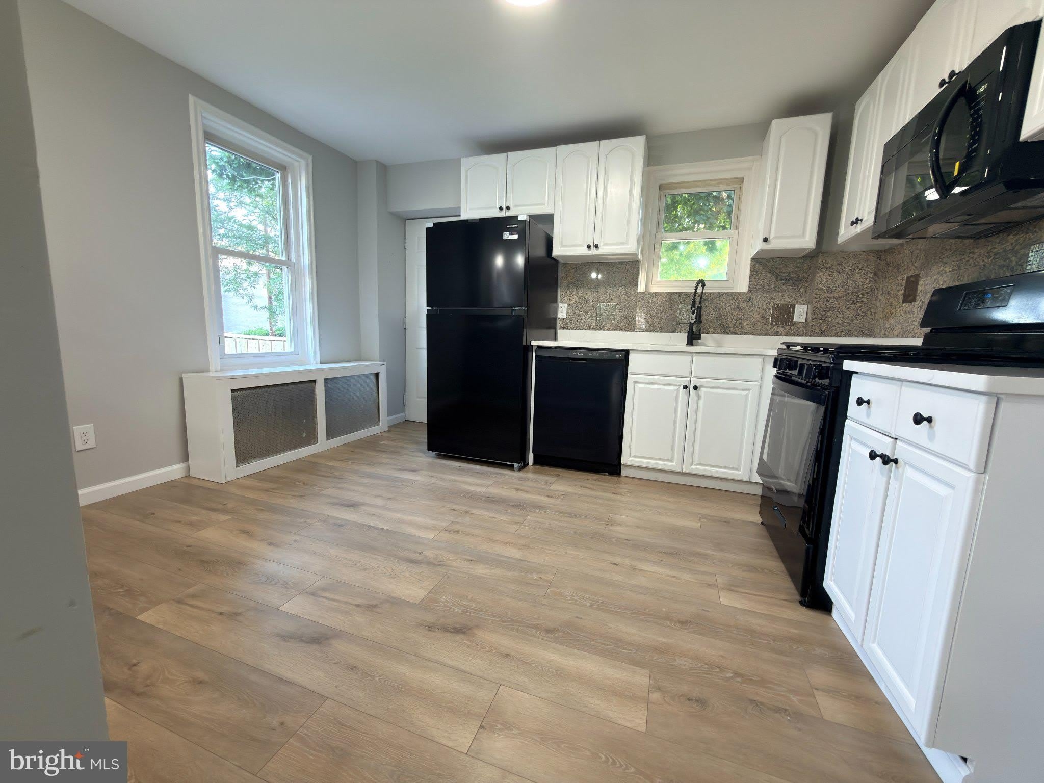 648 EDGEWOOD Avenue – photo 5