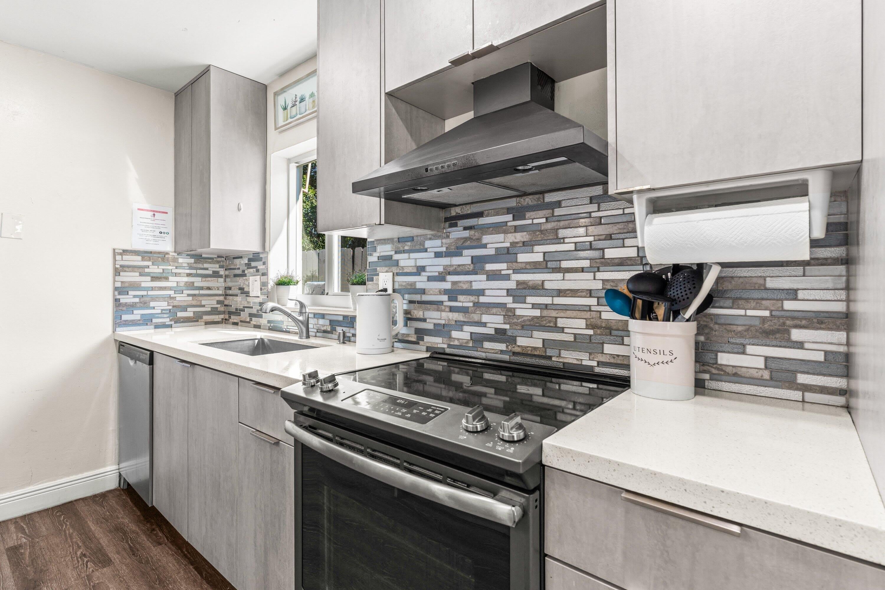 1121 N 66th Terrace – photo 5