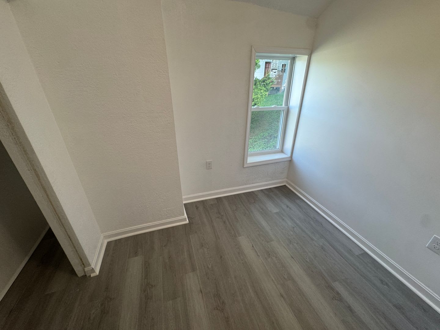 Video in Pictures! Pittsburgh Riverfront Neighborhood 2 Bedroom House – photo 5