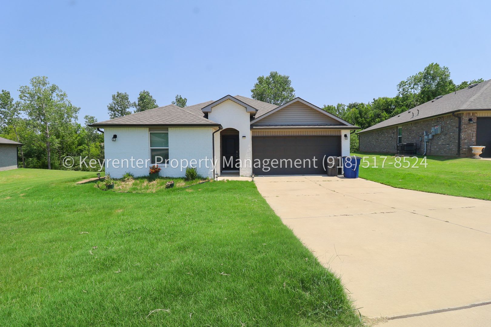 Beautifully Updated 4Bed/2Bath Home, Backs Up to Greenbelt! – photo 2