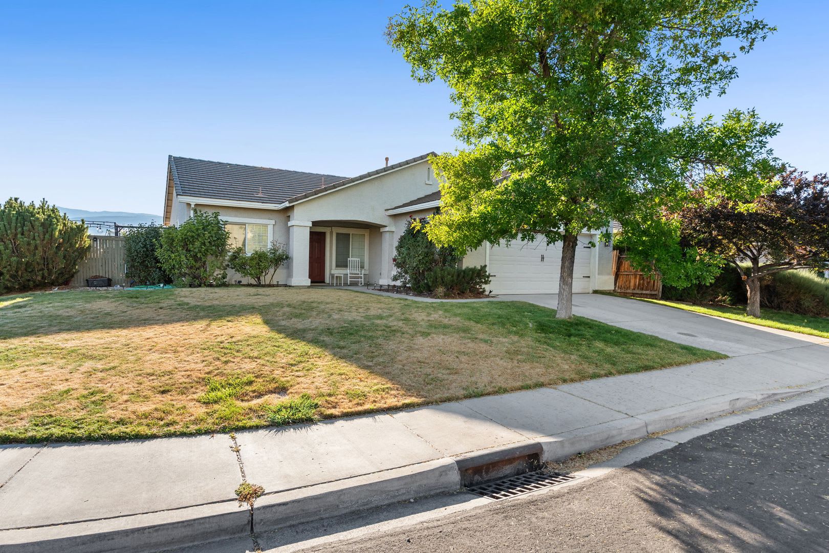 3 bd 2 bth Double Diamond Home Available Now – photo 1