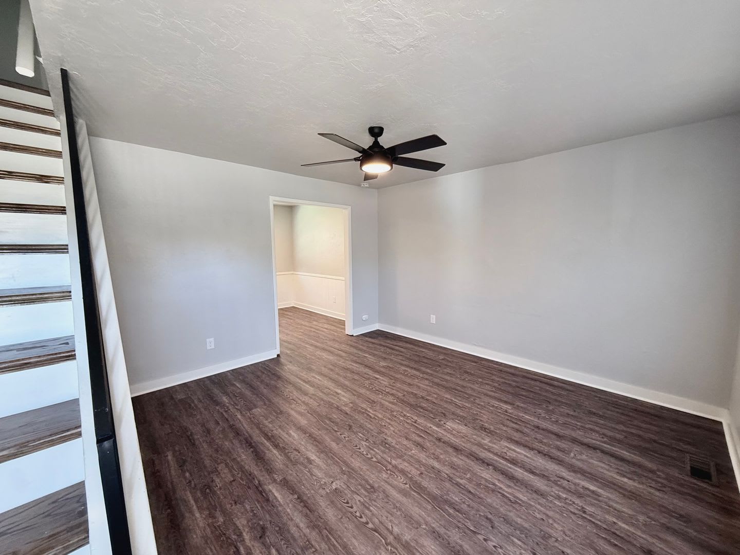 Beautifully Updated 2BD 1BA, Two-Story Duplex in Yukon!!! – photo 2